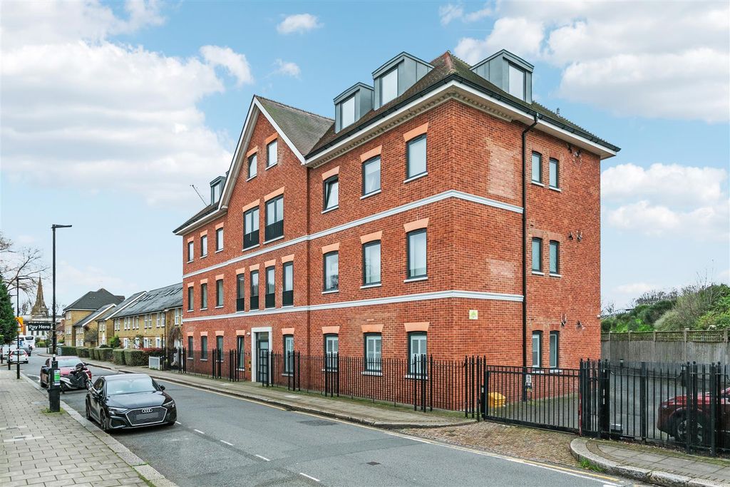 Property photo 3 of 13 Merlin House, W4 - To Let