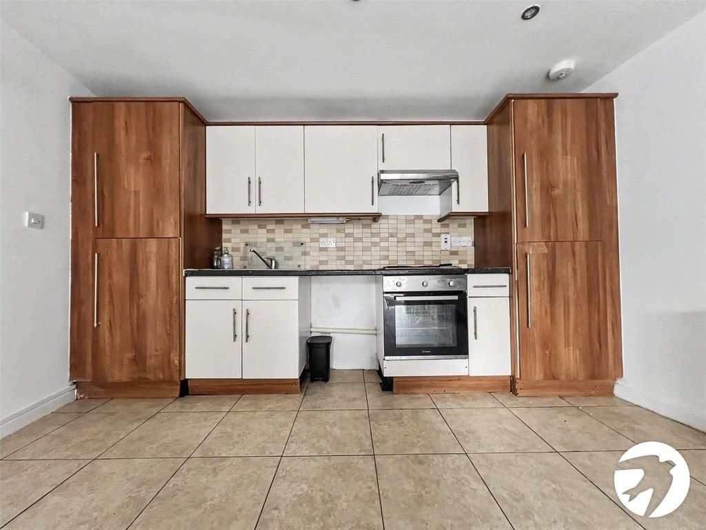Property photo 3 of 11 Kitchen