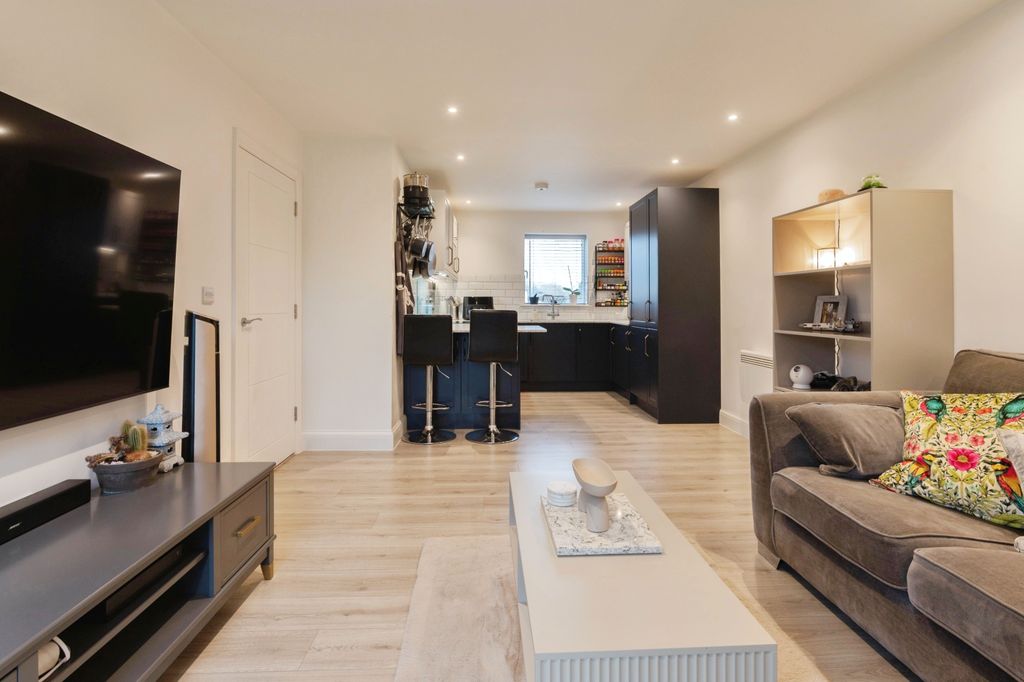 Property photo 1 of 15 Lounge Kitchen