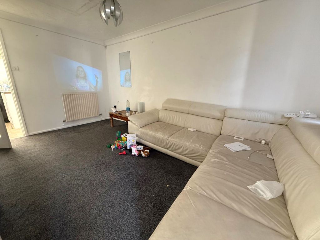 Property photo 2 of 8