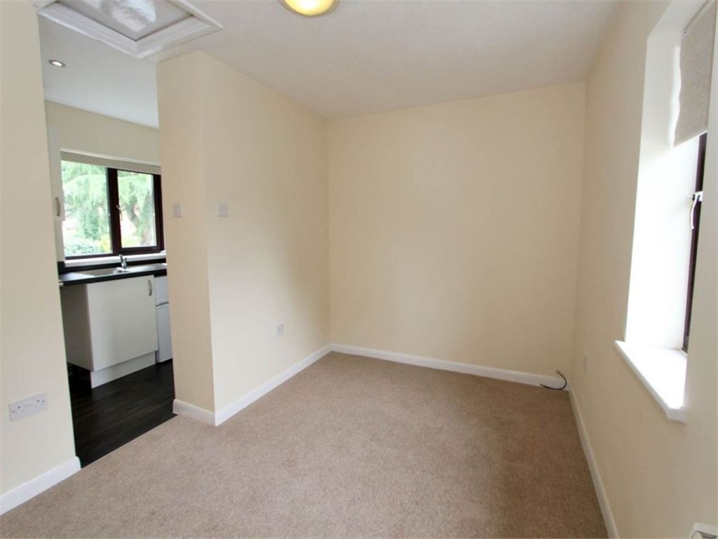 Property photo 2 of 9 Bedroom
