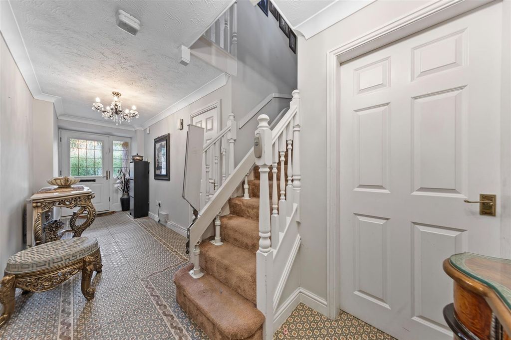 Property photo 2 of 29 Entrance Hall