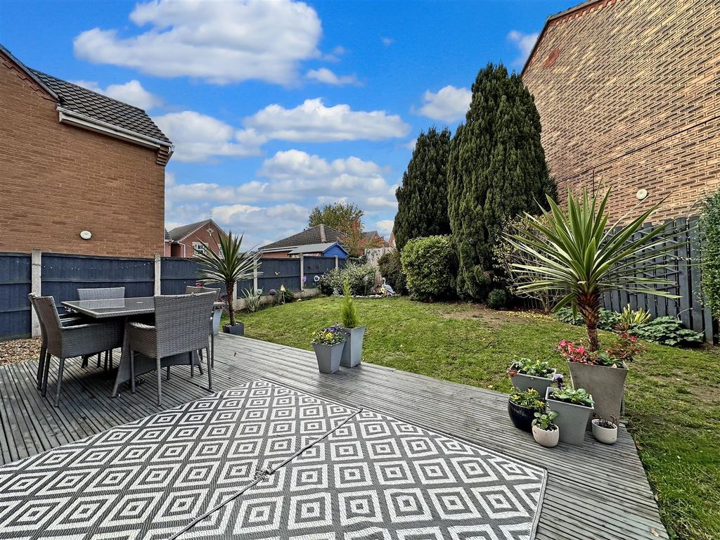 Property photo 3 of 19 Generous Private Garden 238