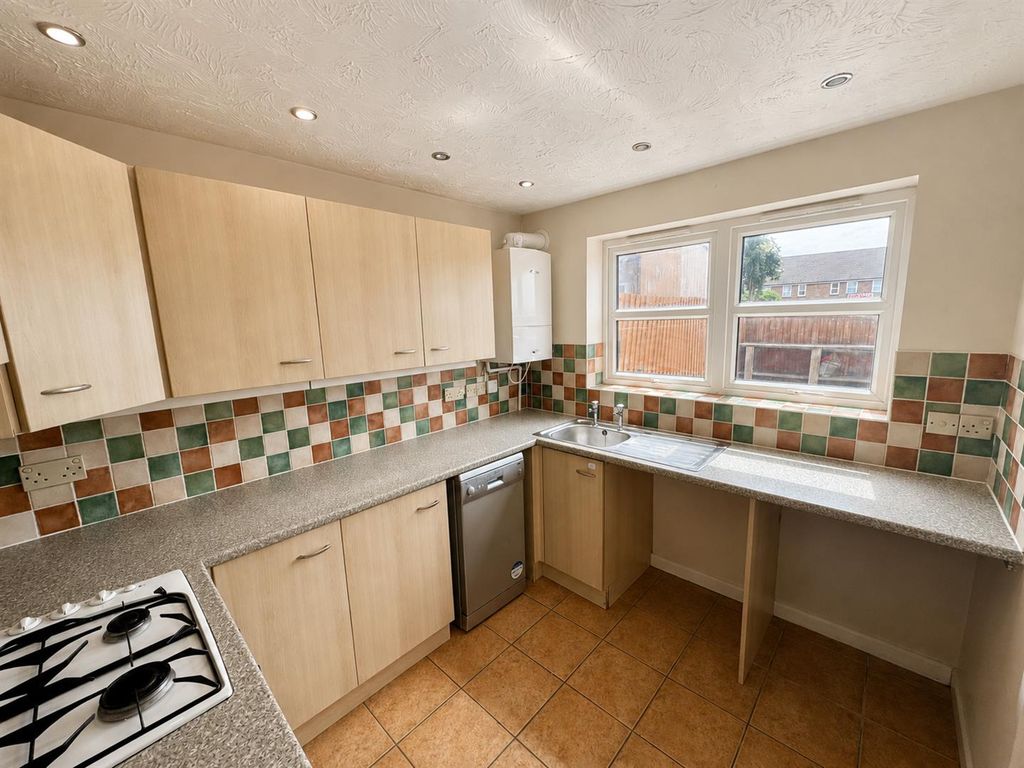 Property photo 2 of 20 Kitchen (1/2)