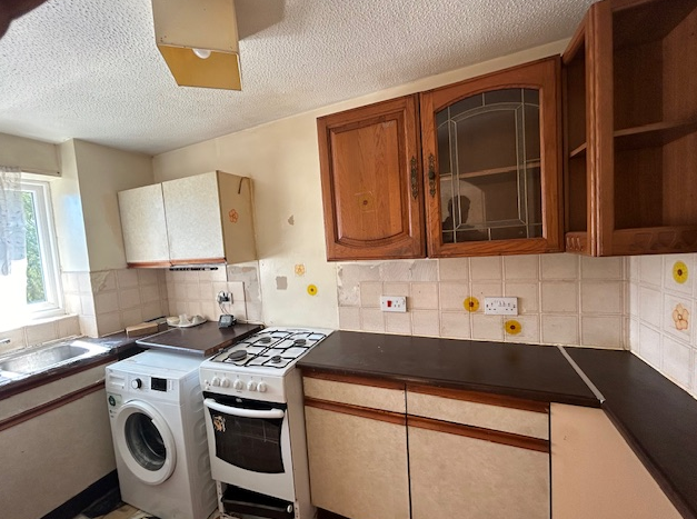 Property photo 3 of 9 Kitchen