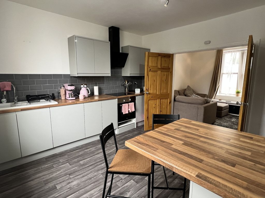 Property photo 2 of 19 Kitchen