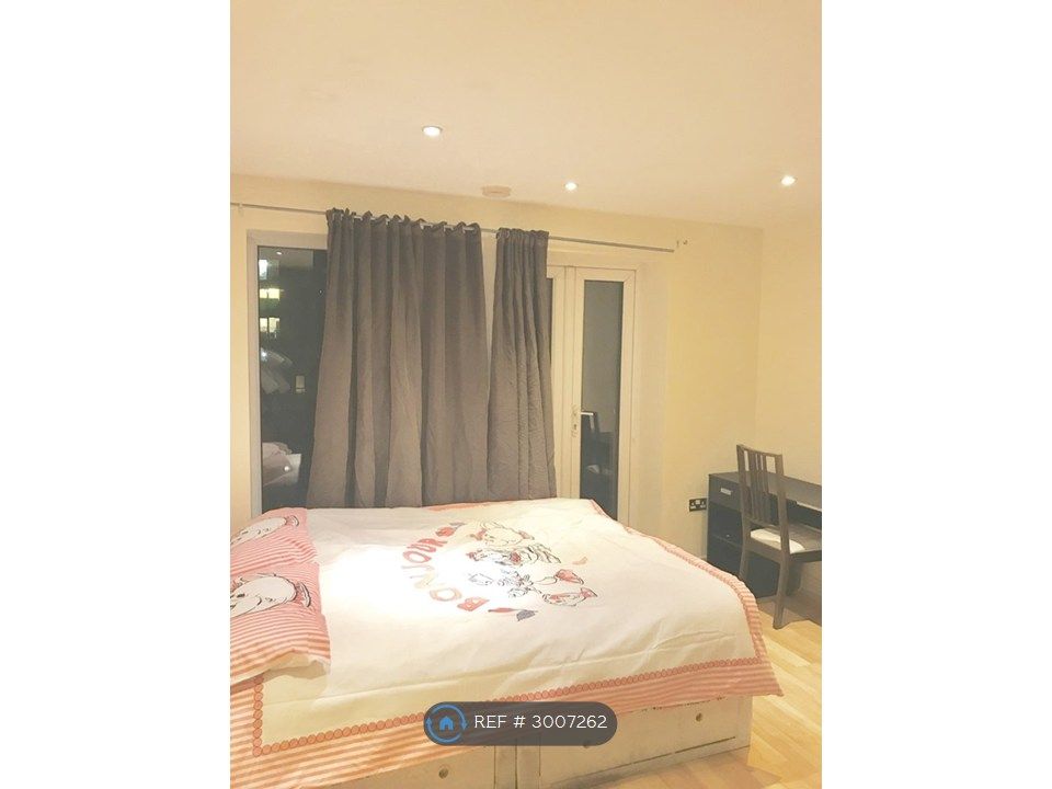 Property photo 2 of 6 £1399 Double Bed With Balcony