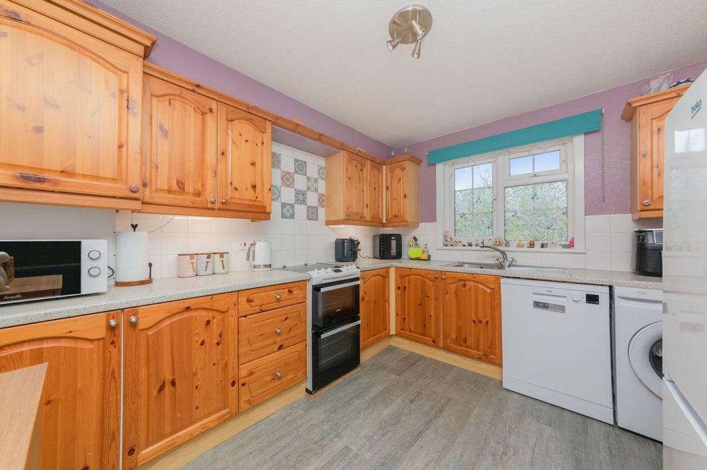 Property photo 3 of 16