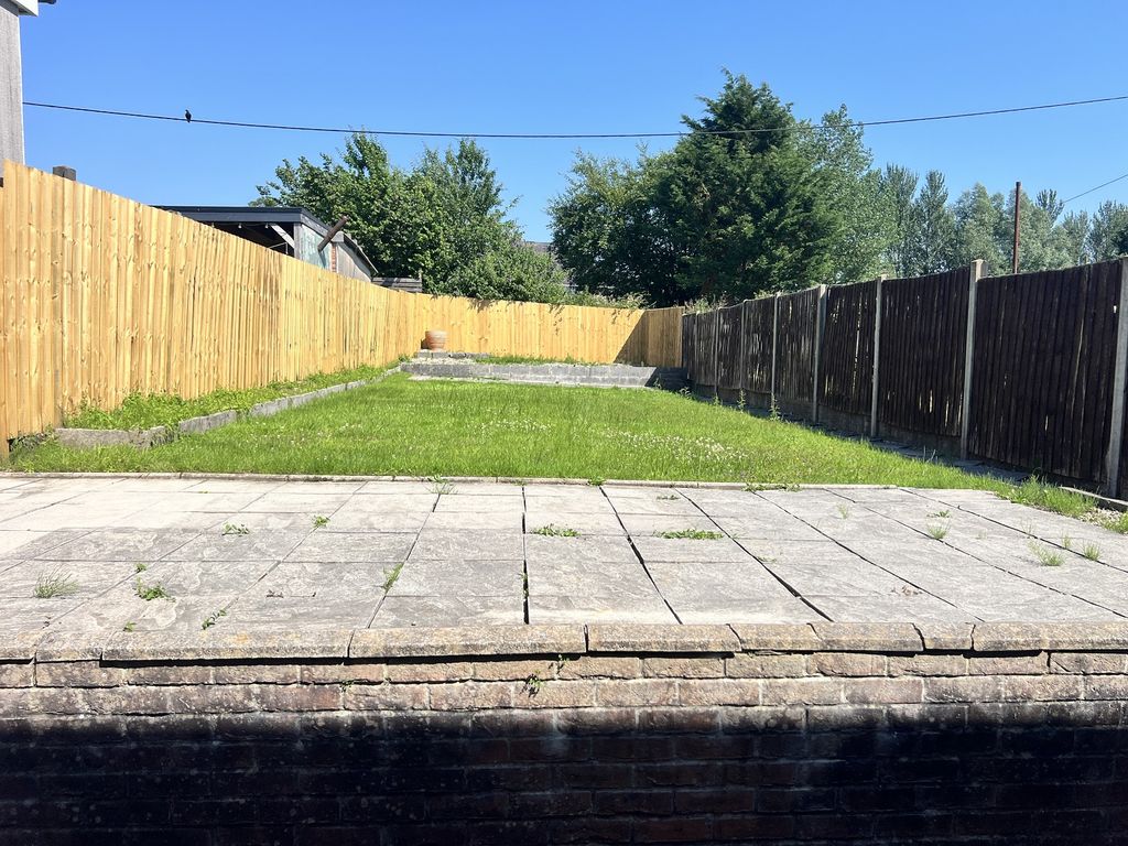 Property photo 3 of 11 Garden