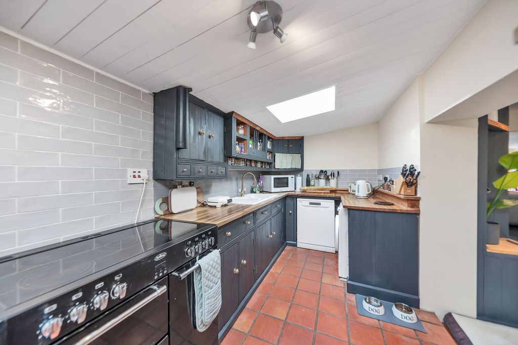 Property photo 2 of 20