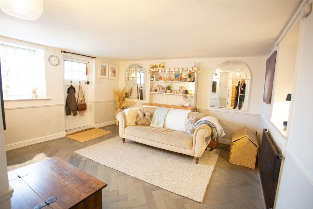 Property photo 2 of 27 Derb8028.Jpg