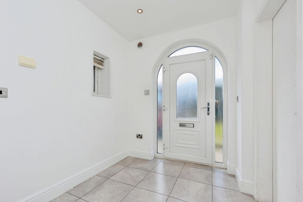 Property photo 2 of 16 Photo