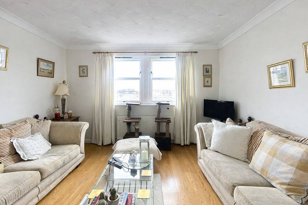 Property photo 2 of 34