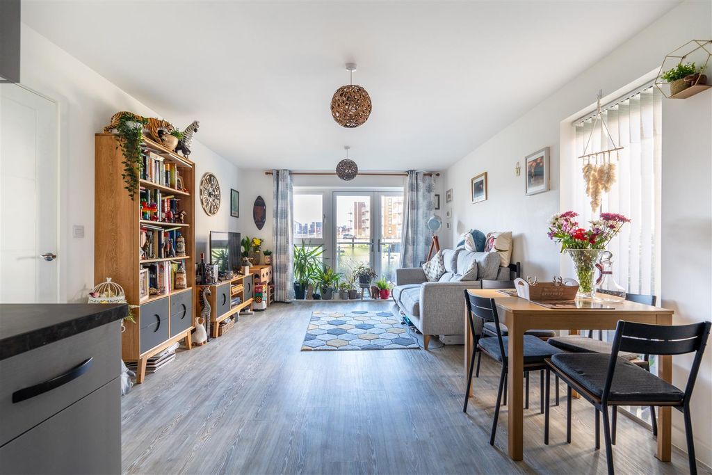Property photo 3 of 12 Dsc02958-Hdr-Edit.Jpg