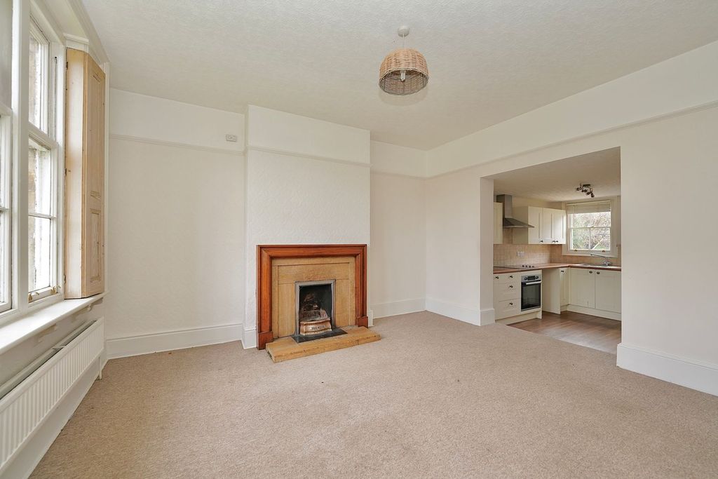Property photo 3 of 23