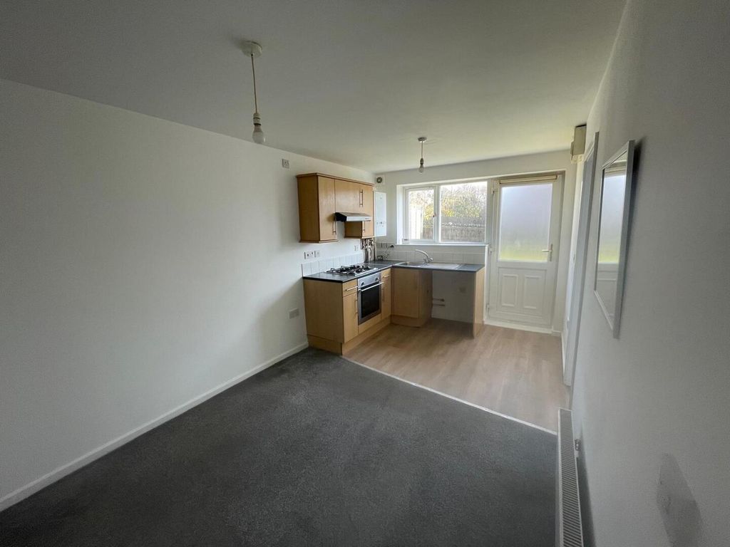 Property photo 3 of 7 Kitchen