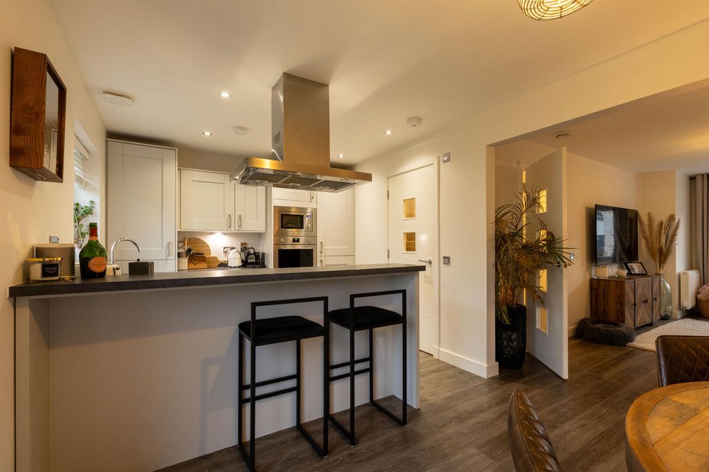 Property photo 2 of 21 Kitchen