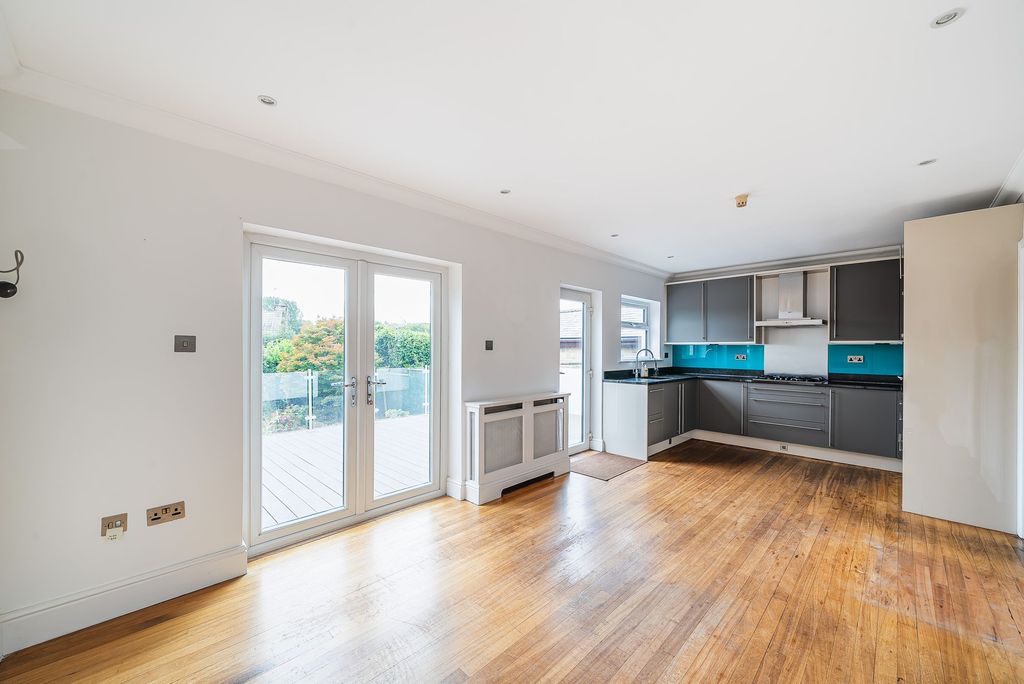 Property photo 3 of 23