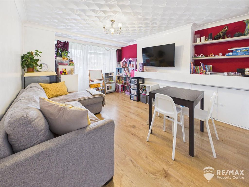 Property photo 3 of 10 Cam02842G0-Pr0324-Still016.Jpg