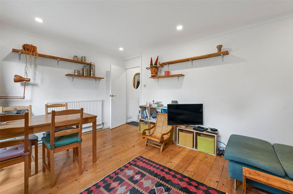 Property photo 2 of 22 Living Room