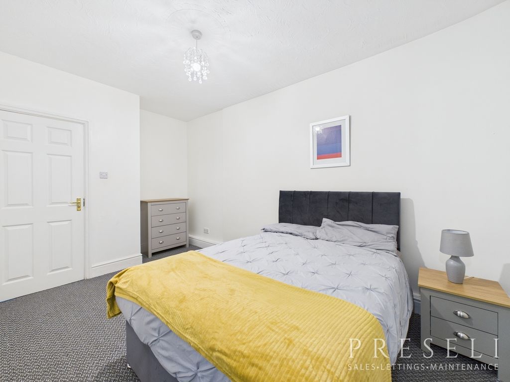 Property photo 1 of 5 Flat 10 Pic 2