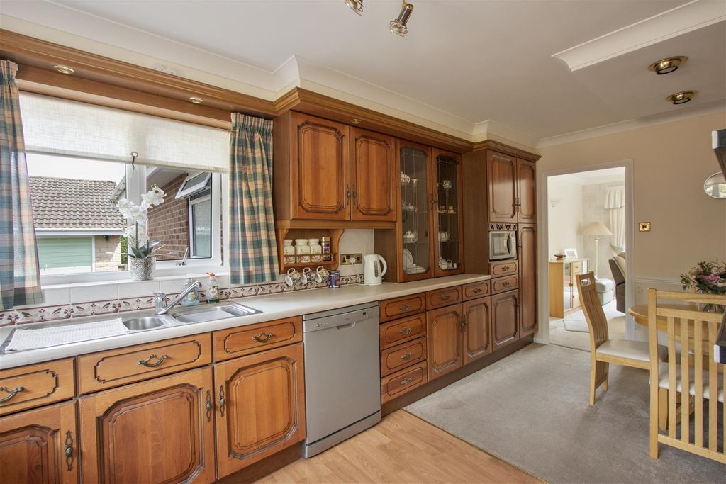 Property photo 2 of 23 Kitchen/Diner