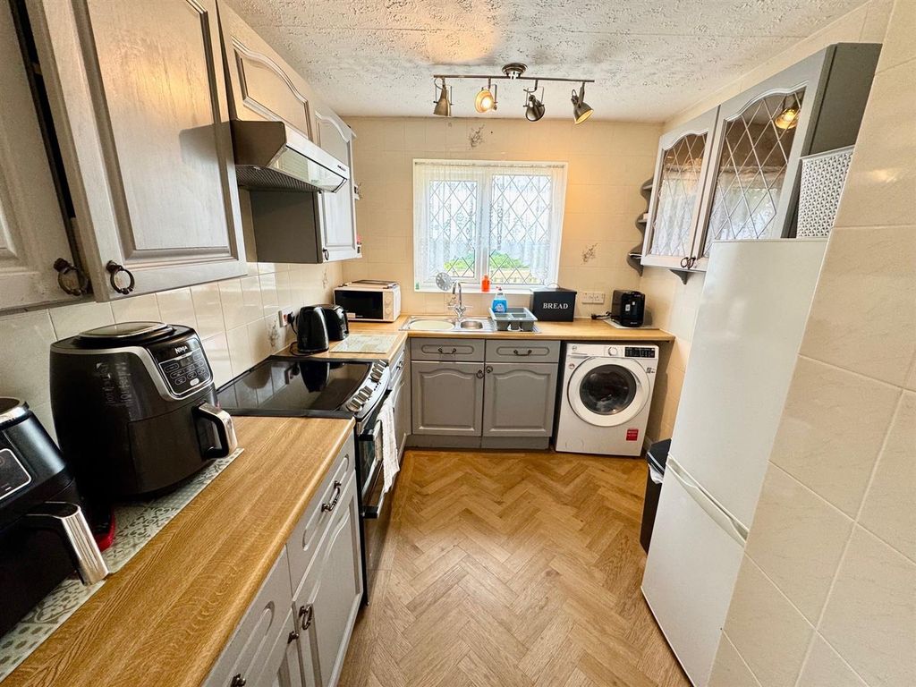 Property photo 3 of 12 Kitchen.Jpg