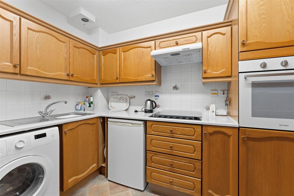 Additional image 7 of 2 bed flat for saleNN16, Oaktree Court, George Street, Kettering