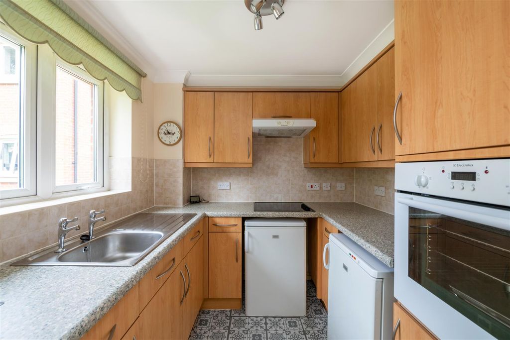 Property photo 2 of 11