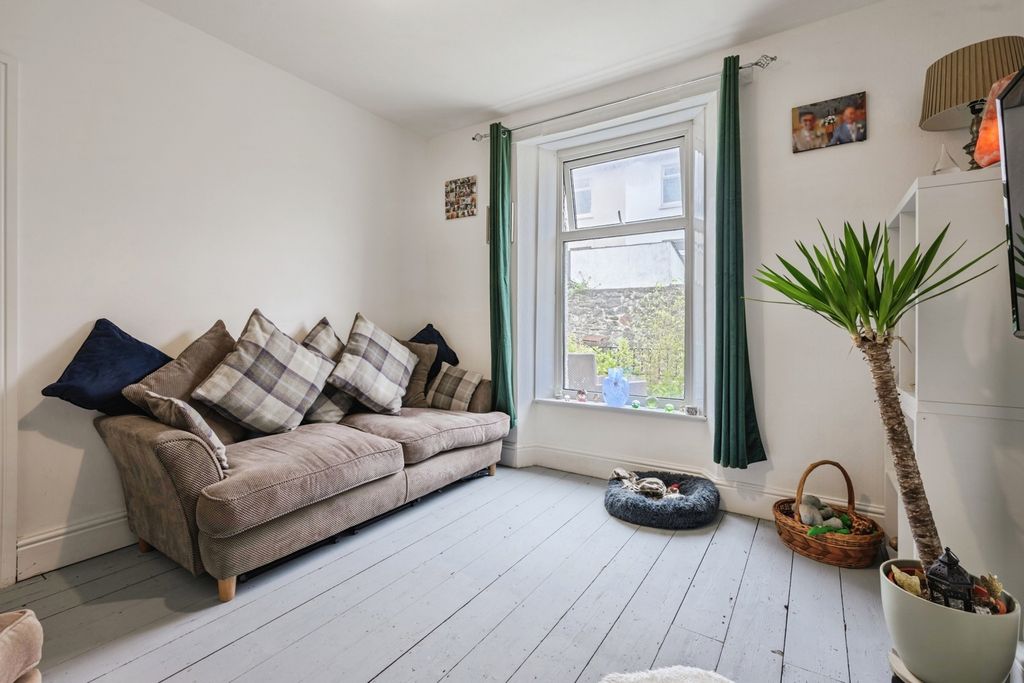 Property photo 3 of 17 Pbox-Img.Jpg