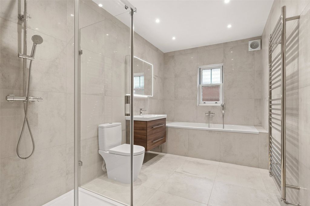 Property photo 3 of 8 Picture No. 16