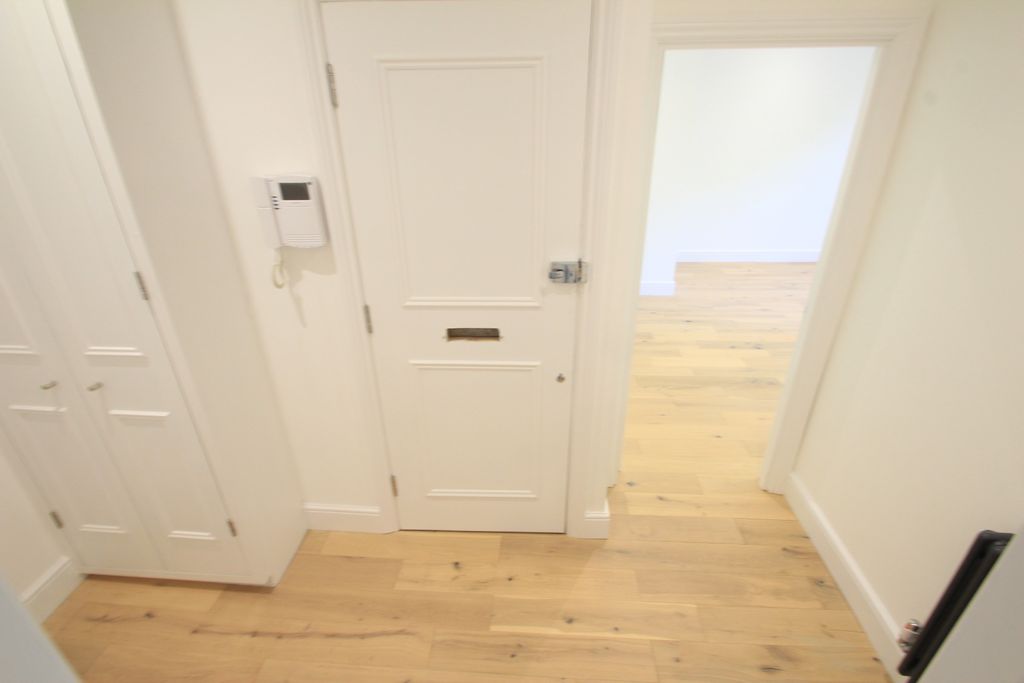 Property photo 2 of 11 Entrance