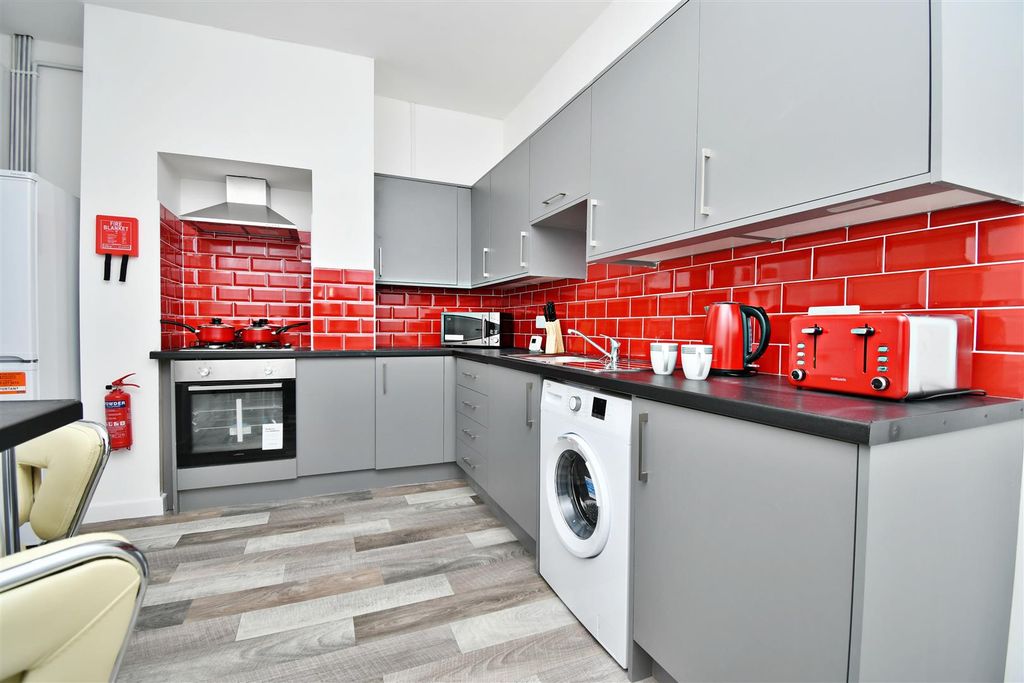 Property photo 3 of 11 5.Jpg