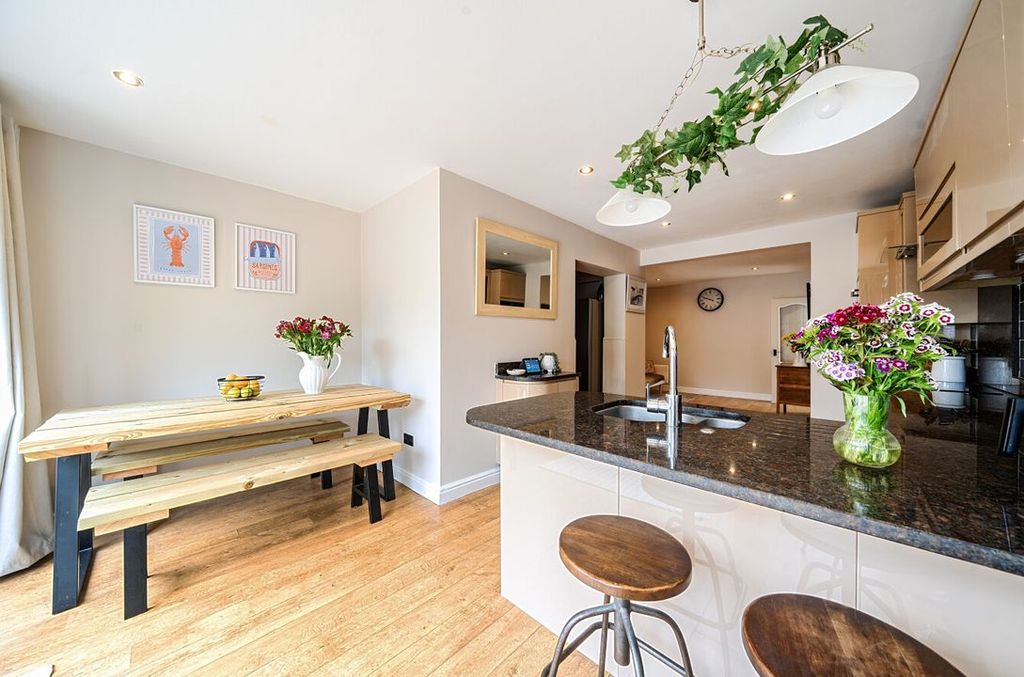 Property photo 2 of 13 147005296A1Ea706442B5