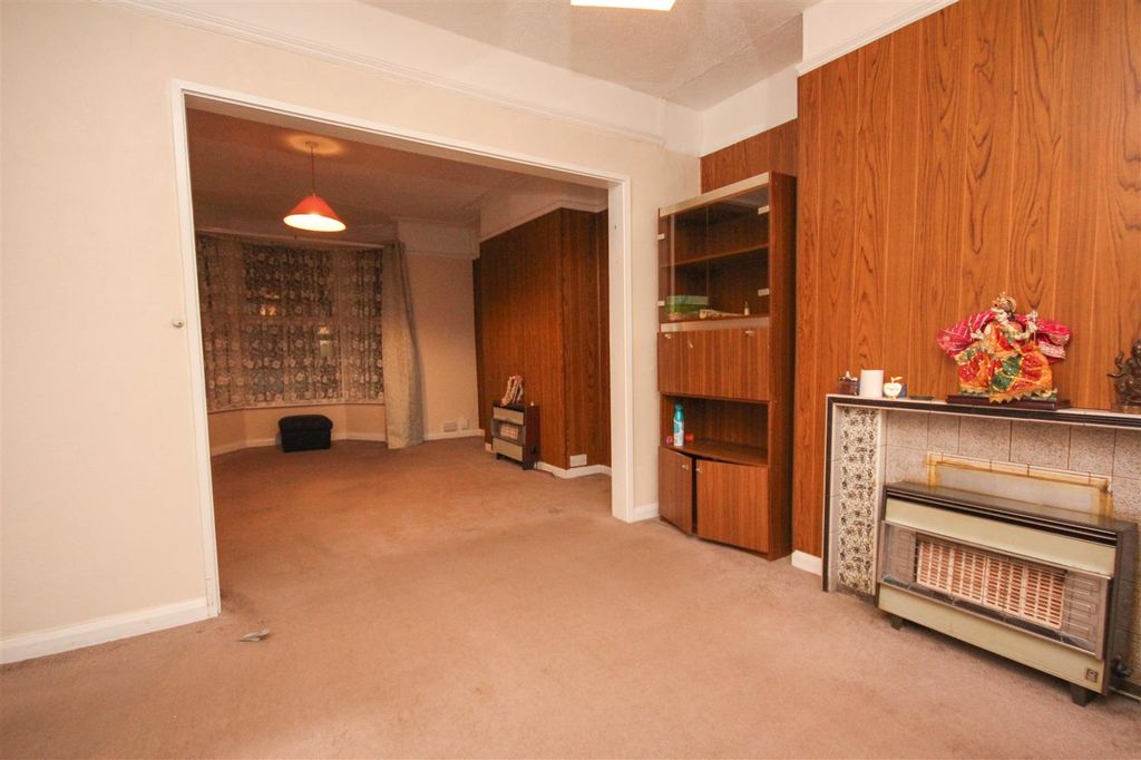 Property photo 2 of 11 Living 3.Jpg