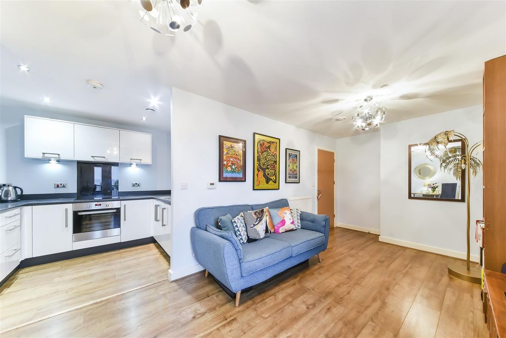 Property photo 3 of 10 Fairthorn Road, 68, 13 (9).Jpg