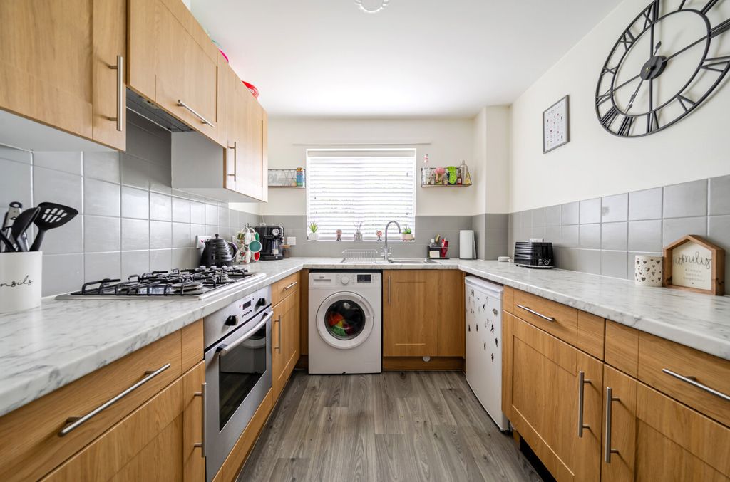 Property photo 3 of 7 1482693-11-6A4Fac...
