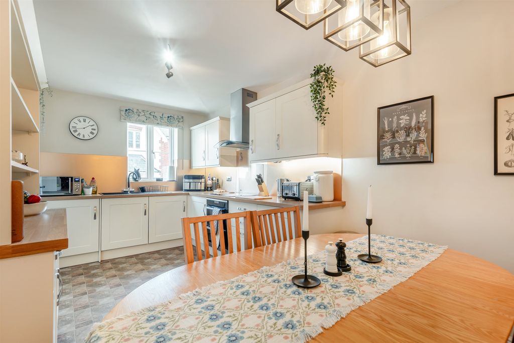 Property photo 2 of 24