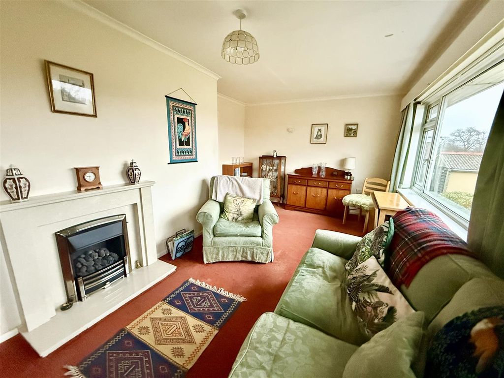 Property photo 2 of 15 Lounge Dining