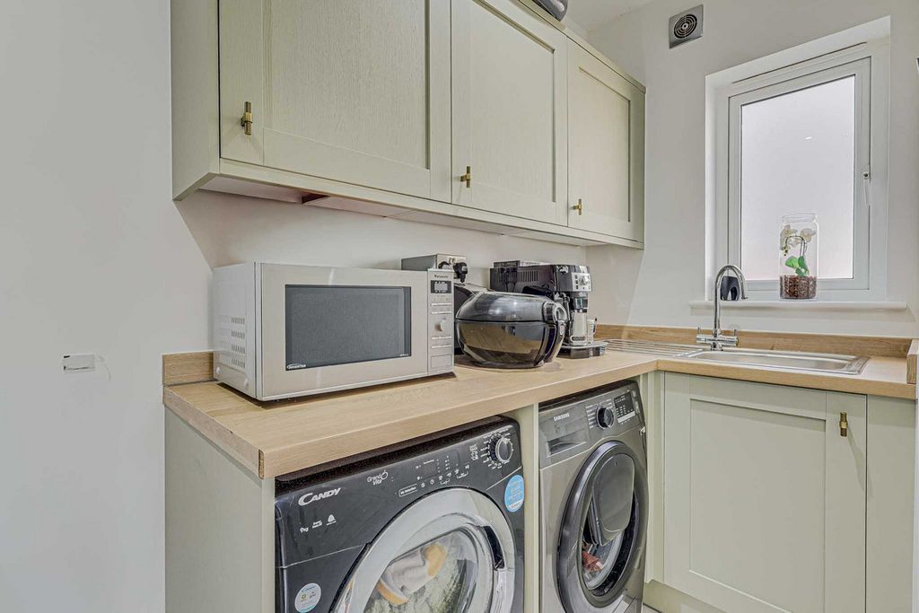 Additional image 17 of 4 bed detached house for saleThundersley Park Road, Benfleet SS7