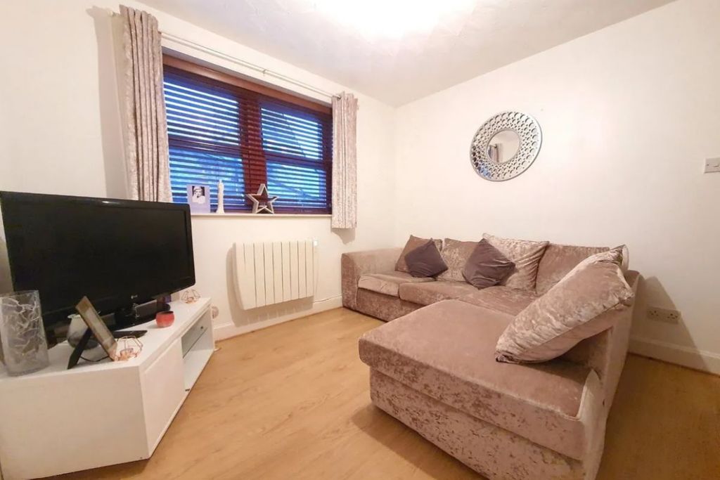 Property photo 2 of 6