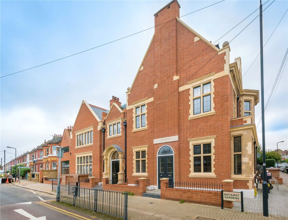 Property photo 3 of 10 Picture No. 02