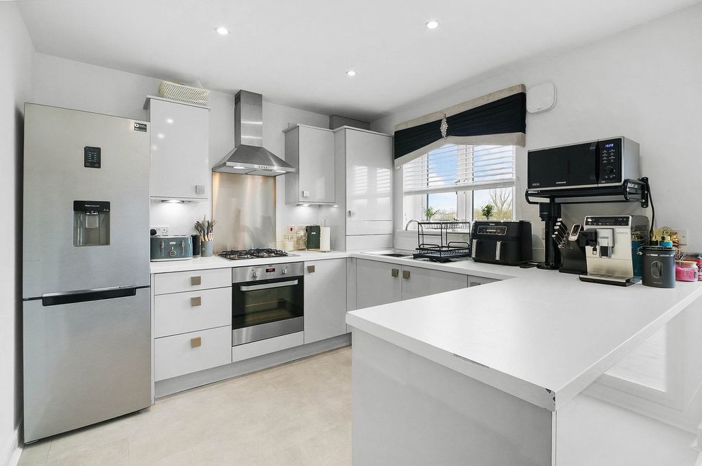 Property photo 2 of 25