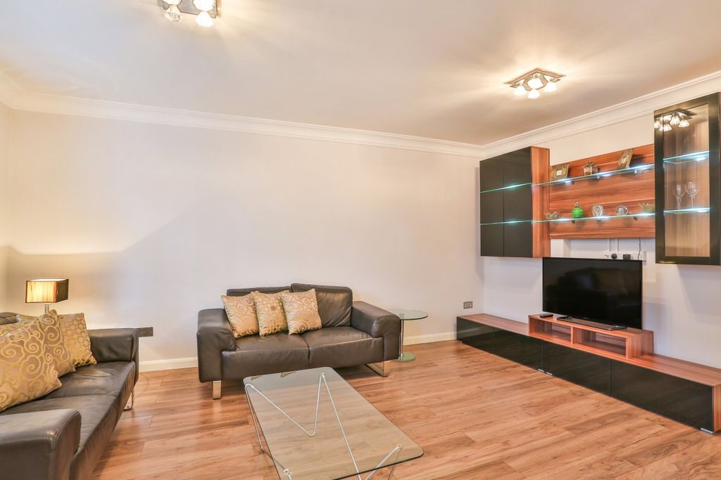 Property photo 3 of 11