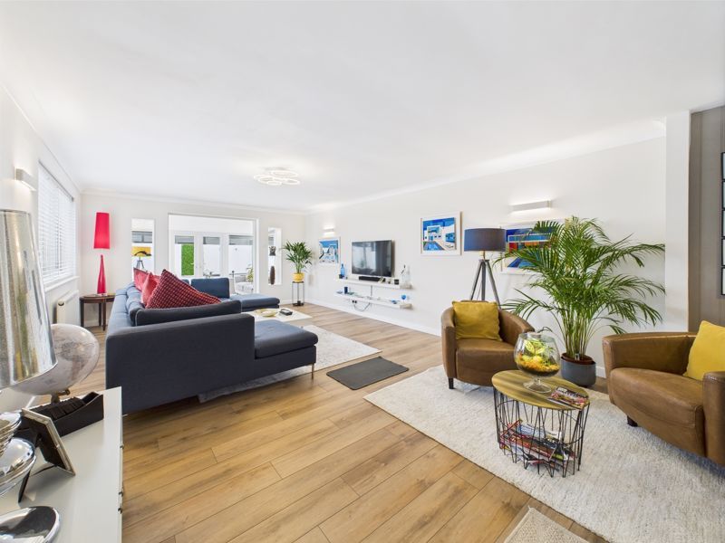 Property photo 2 of 25 Lounge