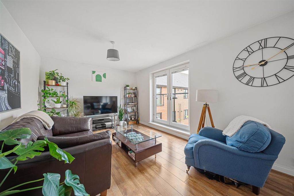 Property photo 1 of 12 Charlotte Way-07.Jpg