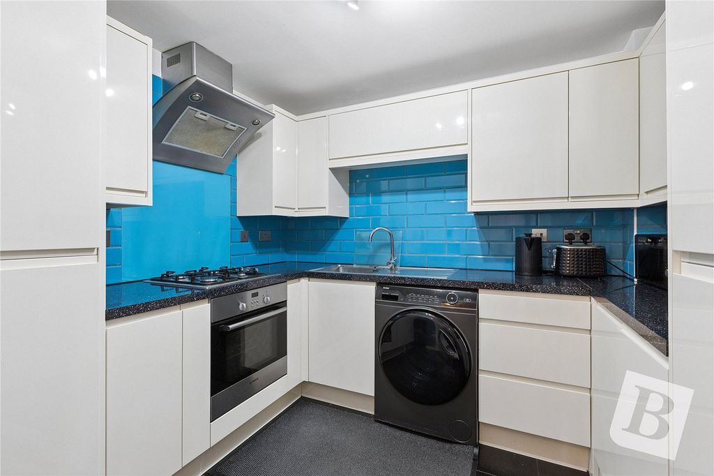 Property photo 2 of 10 Kitchen
