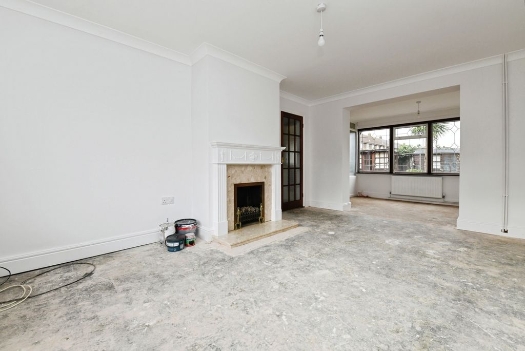 Property photo 3 of 21 Pbox-Img.Jpg