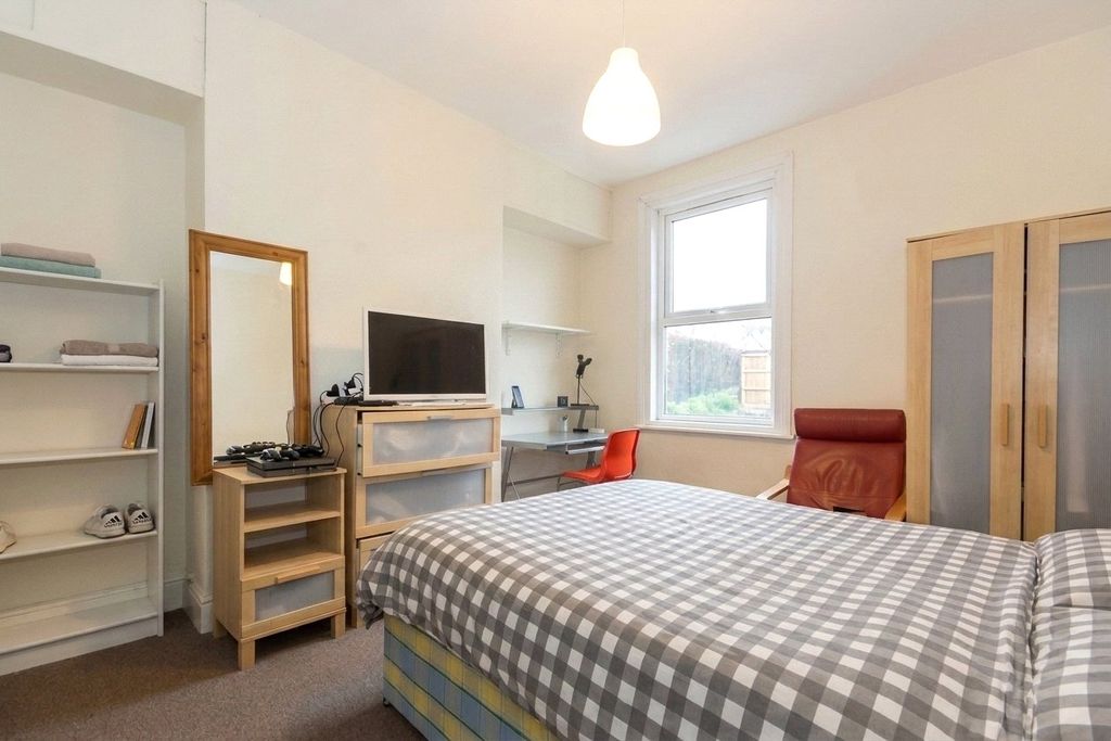 Property photo 2 of 9 Picture No. 16