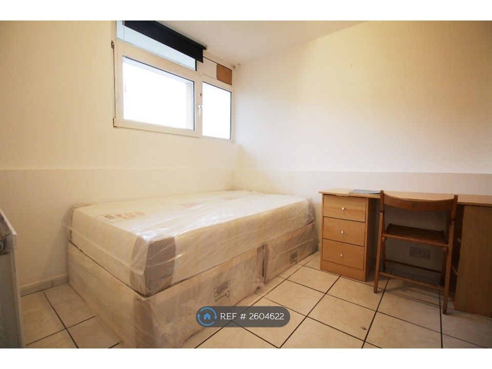 Property photo 2 of 10 Bedroom